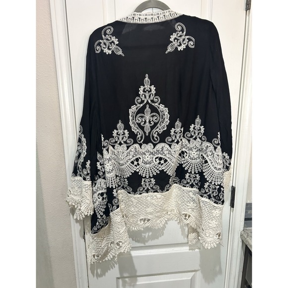 Solitaire Embroidered Crochet Black Cream White Kimono 2X Boho Indy Whimsygoth - Picture 4 of 4